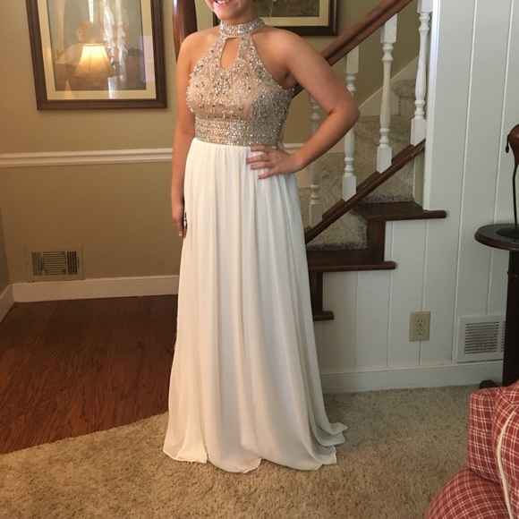 beautiful white prom dresses